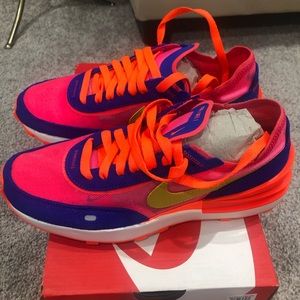 Nike Womens Waffle One size 6